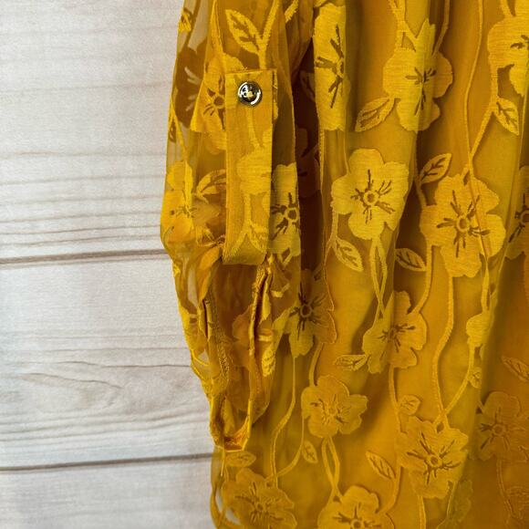 Siren Lily Yellow Lace Overlay V-Neck Roll Tab Sleeve Blouse Size PXL - Picture 5 of 8